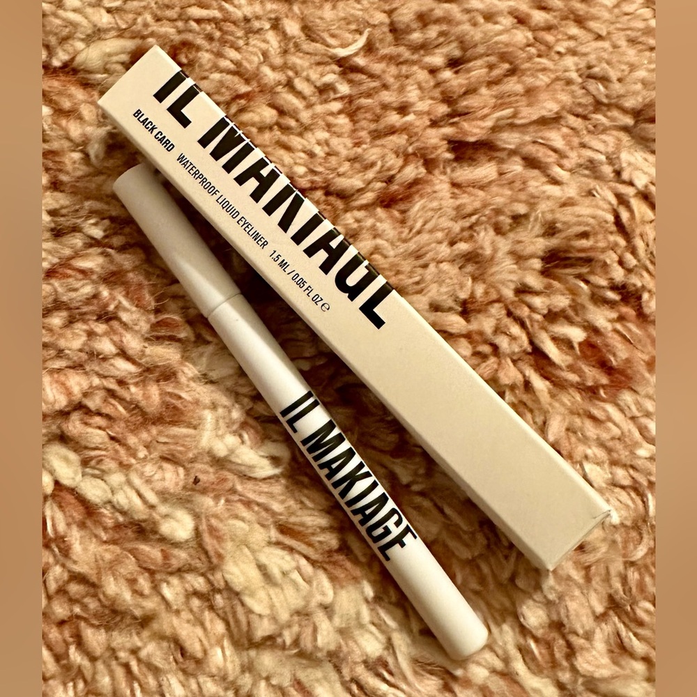 Il Makiage Waterproof Liquid Liner in Black Card